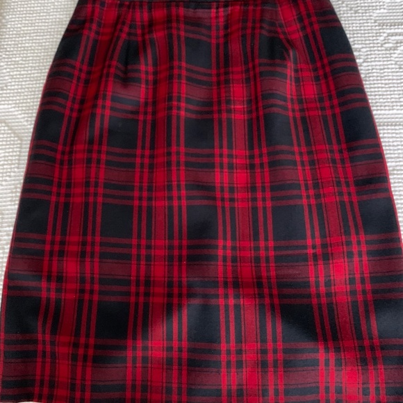 Size 14 Wool and Rayon Skirt - Picture 2 of 10